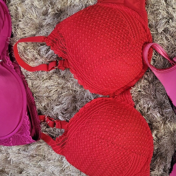 Bundle Cacique Black, Pink, and Red Bra Set - Picture 3 of 12